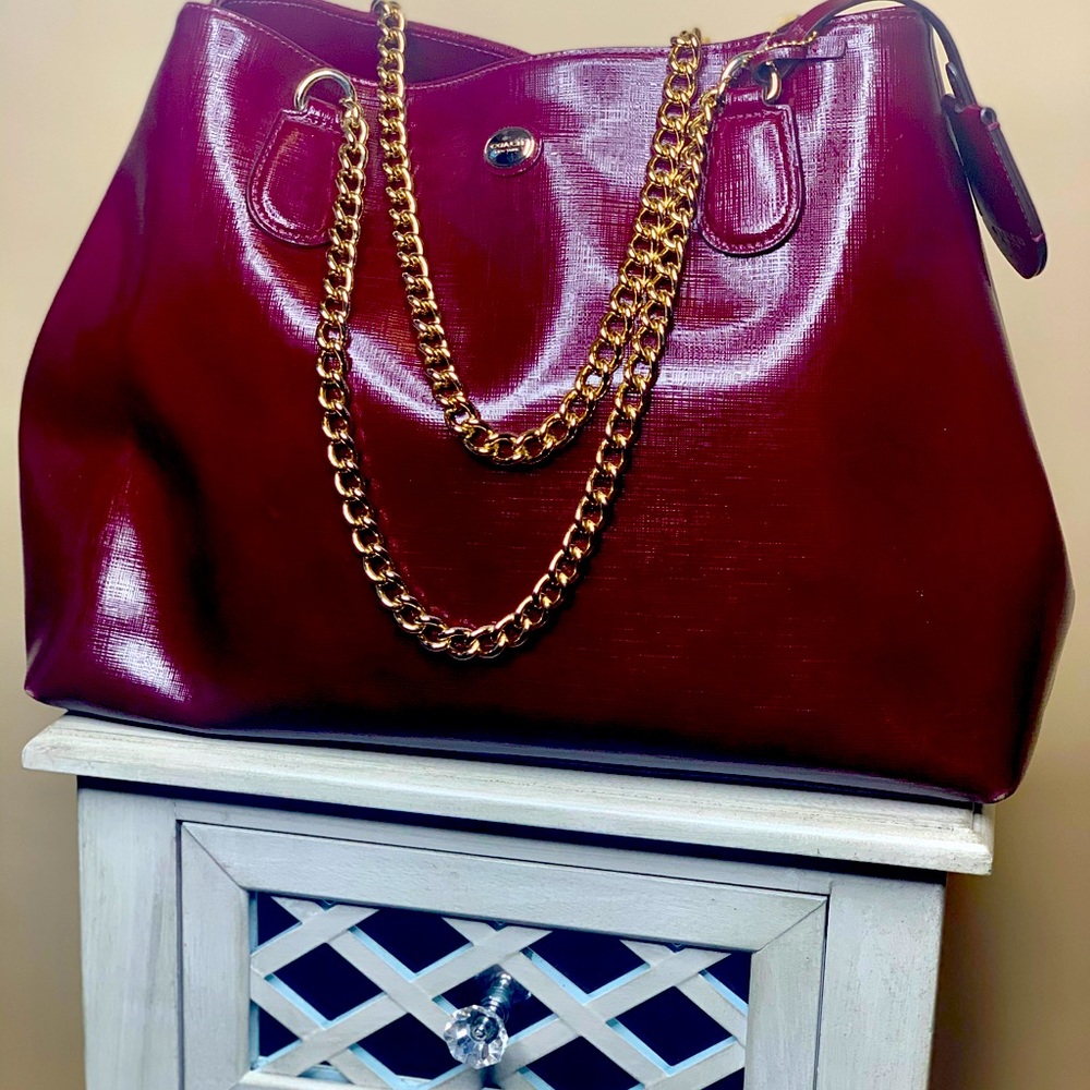 COACH BURGUNDY PATENT LEATHER TOTE